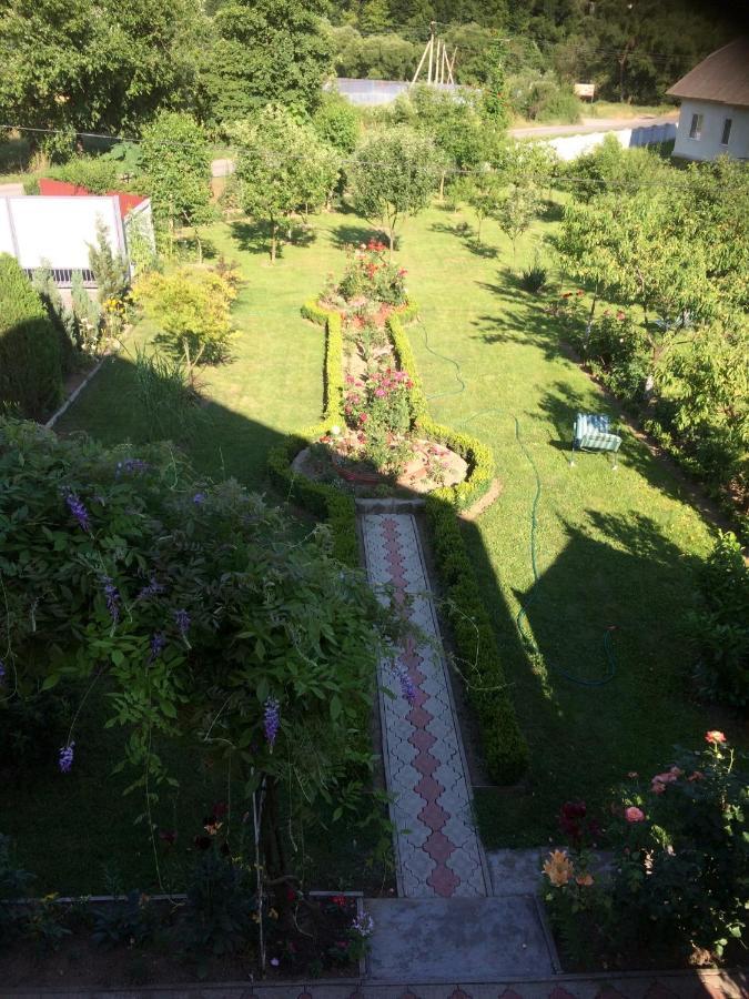 Квітковий двір Голубине Екстер'єр фото